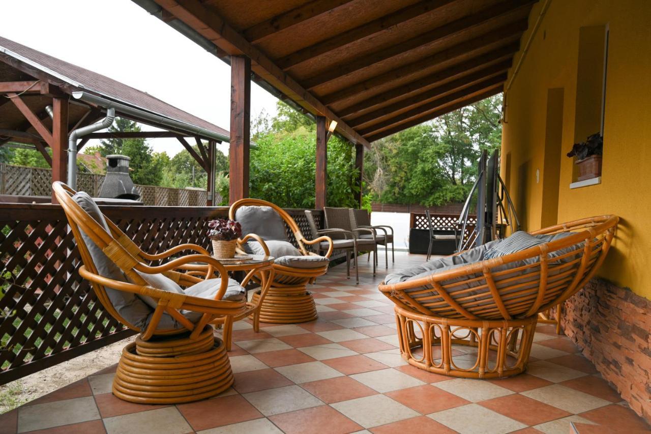 Fiesta Balaton Villa Balatonszarszo Buitenkant foto